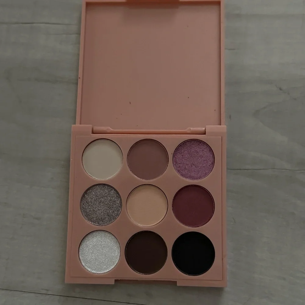Estate Matte and Shimmer Eyeshadow Palette